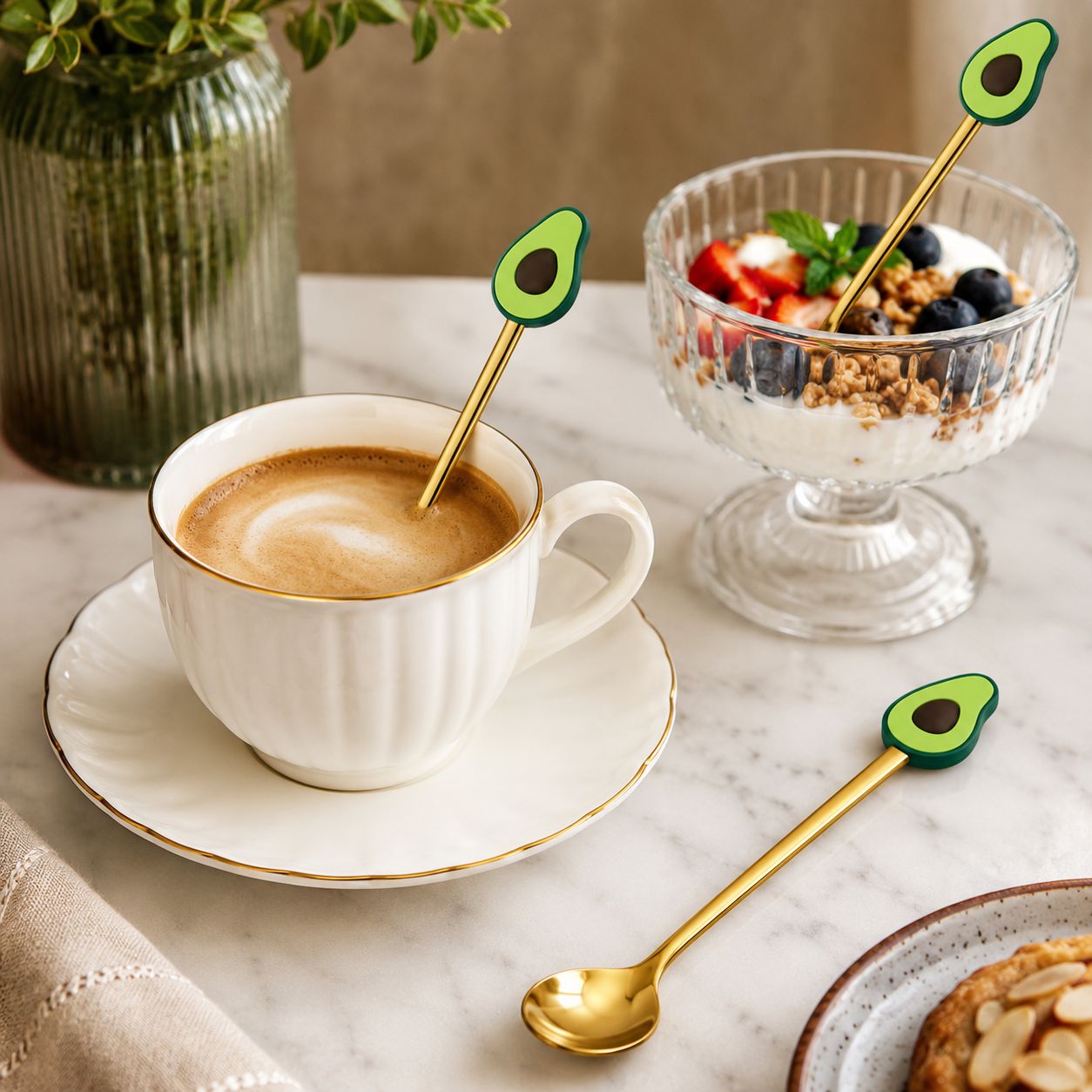 Colher de Café Premium Dourada com Cabo de Abacate – Kit com 6 Unidades